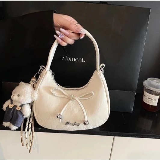 Túi xách nữ mini da nhung Hàn Quốc dáng bầu kèm gấu bông treo nơ xinh – đi học đi làm Báo Store – TXN143